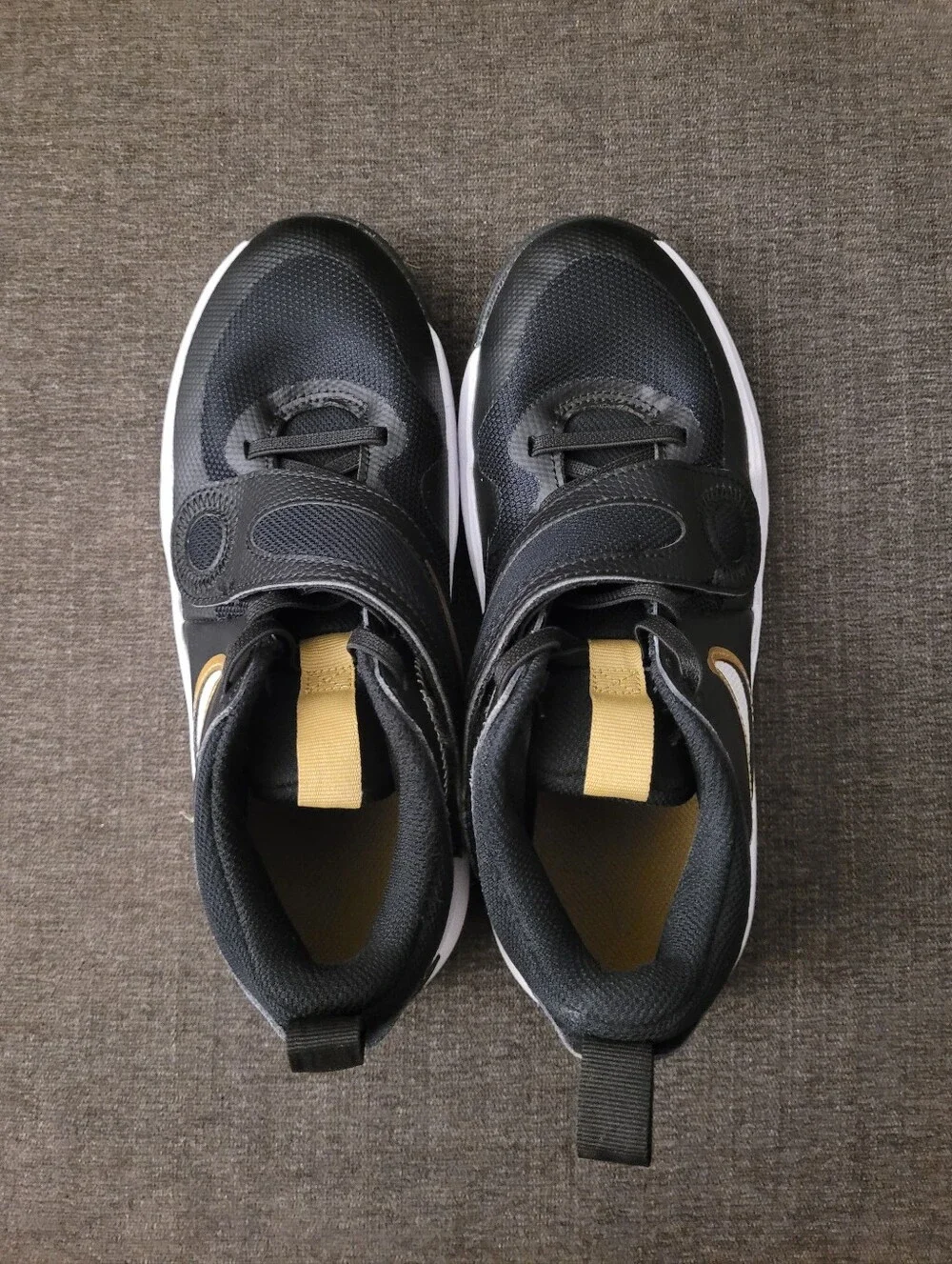 Nike Team Hustle D 11 Youth Shoes